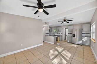 2245 17th Ave S in St. Petersburg, FL - Building Photo - Building Photo