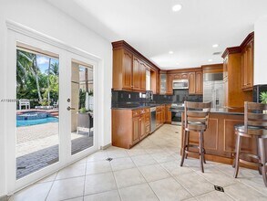 5343 NW 111th Ct in Doral, FL - Building Photo - Building Photo