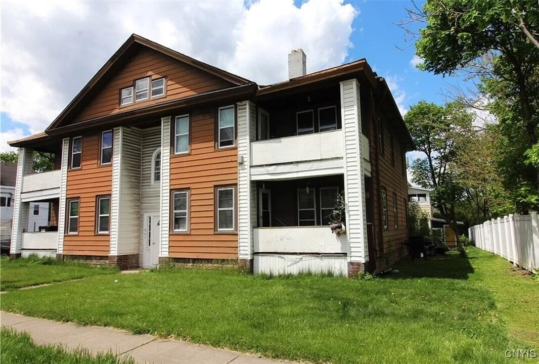601-603 Court St in Syracuse, NY - Building Photo