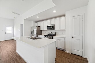 9923 Oakheath Blf Dr in Baytown, TX - Building Photo - Building Photo