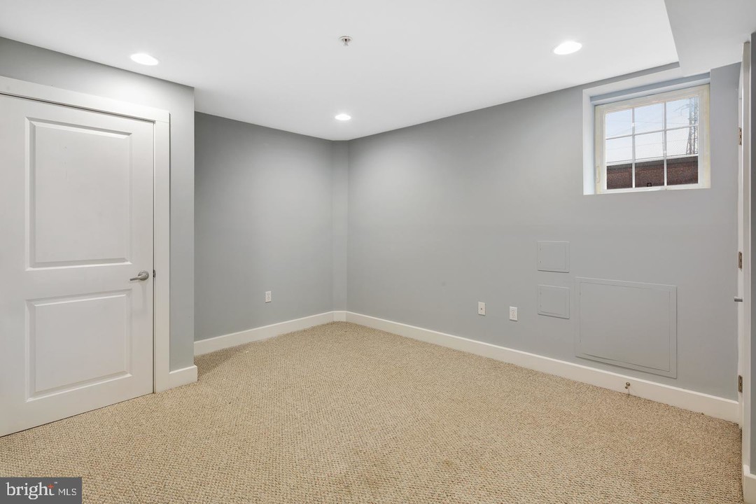 2621 Christian St-Unit -A in Philadelphia, PA - Foto de edificio