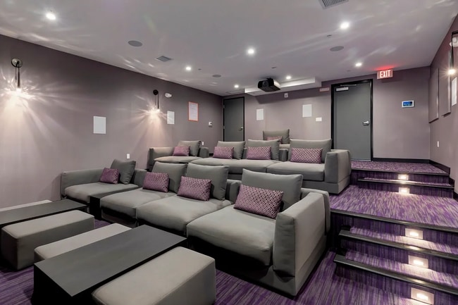 525 N Wilton Pl in Los Angeles, CA - Building Photo - Building Photo