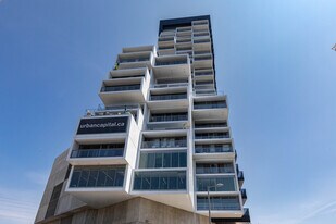 170 Bayview Ave in Toronto, ON - Building Photo