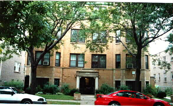 Farragut Apartments in Chicago, IL - Building Photo