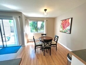 6745 SW Scholls Ferry Rd, Unit 5 in Beaverton, OR - Foto de edificio - Building Photo