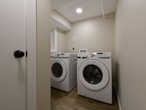 2132-2134-2134 NW Aspen Ave in Portland, OR - Foto de edificio - Building Photo