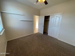 101 S Manzanita Dr in El Paso, TX - Building Photo - Building Photo