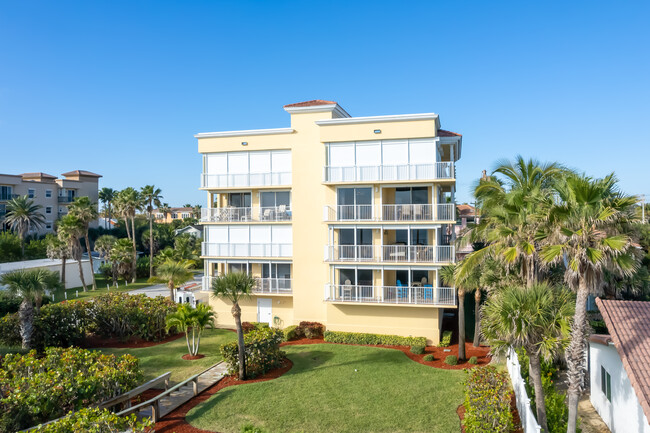 OCEAN ESTATES CONDO in Cape Canaveral, FL - Foto de edificio - Building Photo