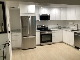 20301 NE 30th Ave, Unit Aventura Mall on circle in Aventura, FL - Building Photo
