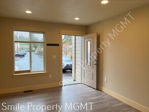 5922 SE 136th Ave in Portland, OR - Building Photo - Building Photo