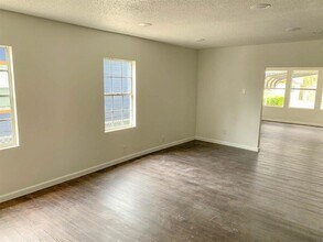 303 Harlem St in Sweeny, TX - Building Photo - Building Photo