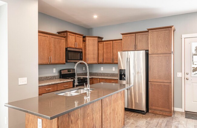 737 Bates St SE in Grand Rapids, MI - Building Photo - Building Photo