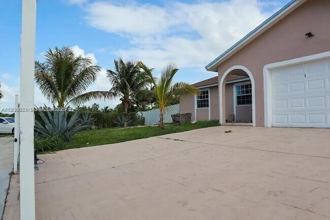 13200 SW 264th St in Homestead, FL - Foto de edificio - Building Photo