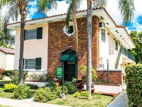 305 Navarre Ave in Coral Gables, FL - Building Photo - Building Photo
