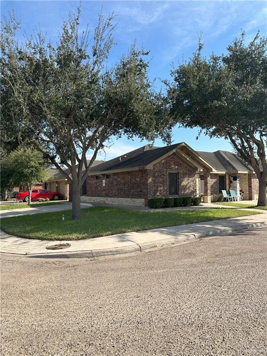 2330 Peridot St in Edinburg, TX - Building Photo