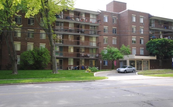 South Valley Apartments in Hamilton, ON - Building Photo