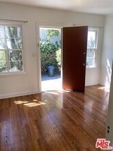 11319 1/4 Iowa Ave in Los Angeles, CA - Building Photo - Building Photo