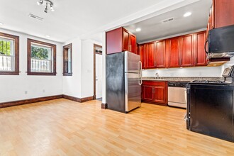 39 New York Ave NW, Unit Unit 2 Downstairs in Washington, DC - Foto de edificio - Building Photo