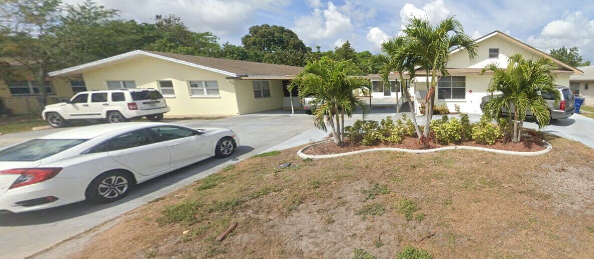 4926 Vincennes Ct in Cape Coral, FL - Foto de edificio