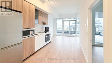 1037 The Queensway in Toronto, ON - Building Photo - Building Photo