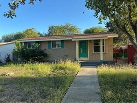 1026 Northcliff Dr in Portland, TX - Building Photo