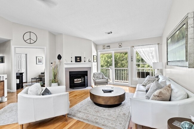 property at 86 Bradford Commons Ln
