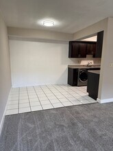 2260 N Summit Ave, Unit 106 in Milwaukee, WI - Foto de edificio - Building Photo