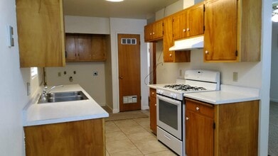 189 N Marguerite Ave in Corning, CA - Building Photo - Building Photo