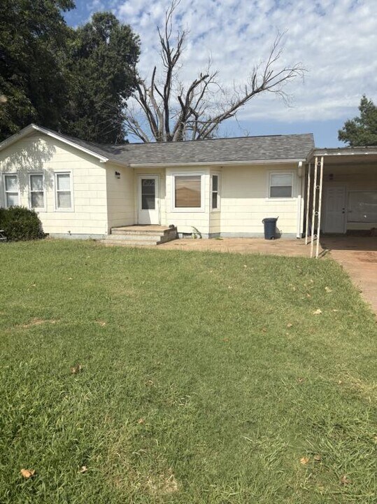 525 E Boundary St in Perry, OK - Building Photo
