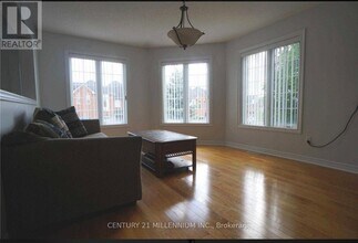 23 Pefferlaw Cir in Brampton, ON - Building Photo - Building Photo