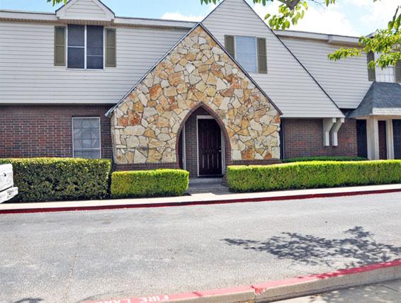 Spring Glen Apartments in Fort Worth, TX - Foto de edificio - Building Photo