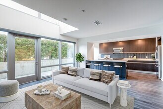 360 Residences in San Jose, CA - Foto de edificio - Building Photo