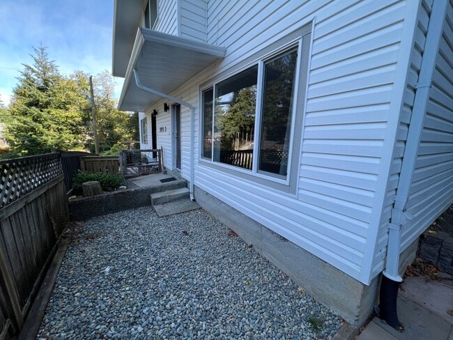 property at 3973 Trillium Ln