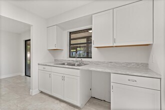 4823 Pine Needle Dr in Orlando, FL - Building Photo - Building Photo