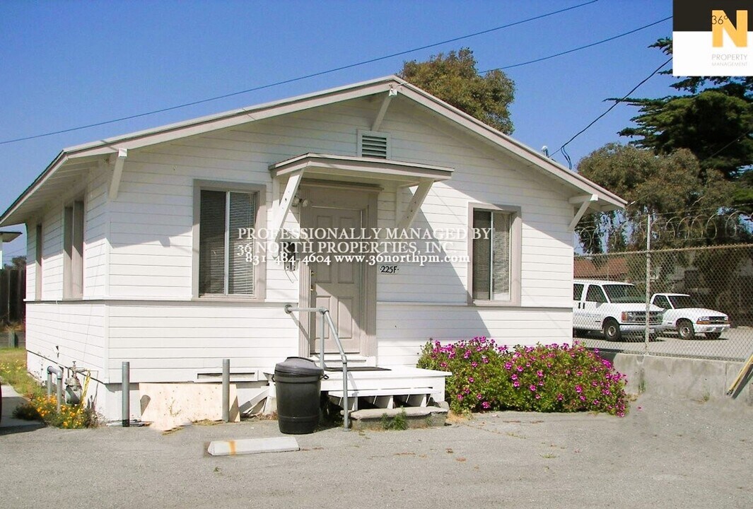 225 Carmel Ave, Unit 225 Carmel Avenue in Marina, CA - Building Photo