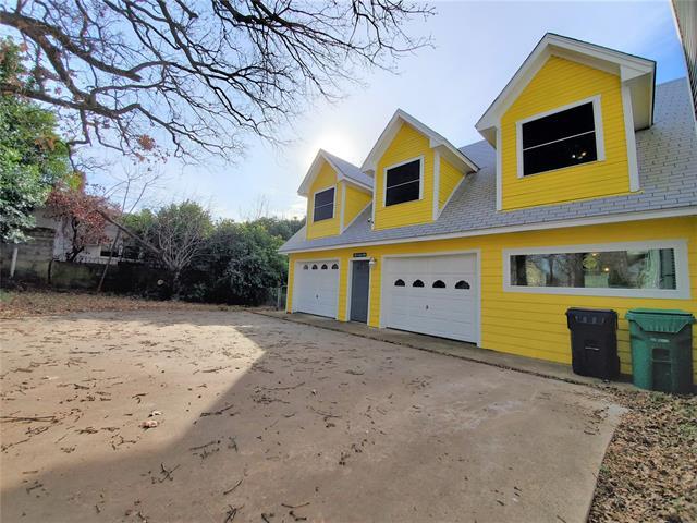 2223 N Locust St in Denton, TX - Building Photo - Building Photo