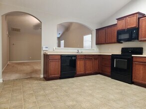 182 Chapel Lake S in Savannah, GA - Building Photo - Building Photo