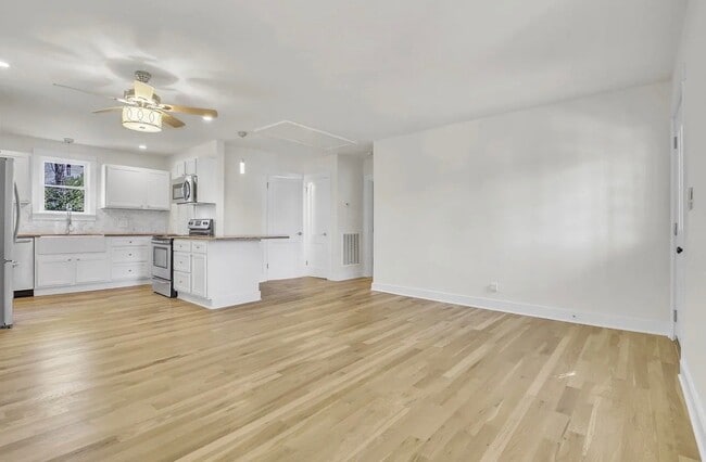 property at 1121 Goldilocks St