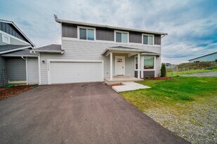 10323 67th Ave NE in Marysville, WA - Building Photo