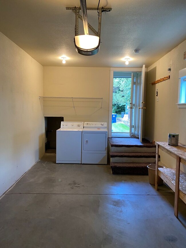 437 NE Irving Ave in Bend, OR - Building Photo - Building Photo