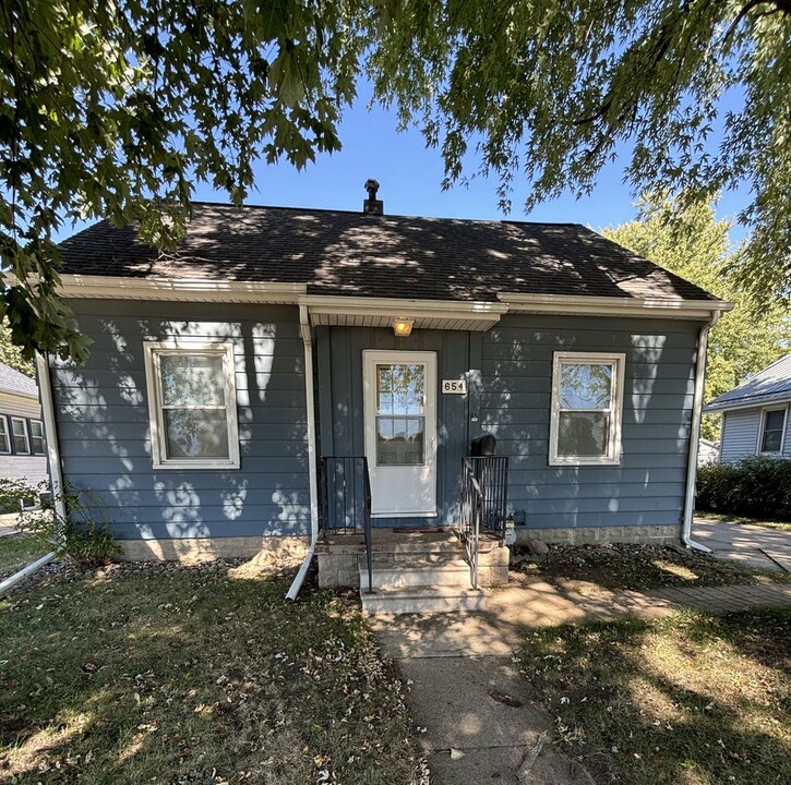 654 Conger St in Waterloo, IA - Foto de edificio