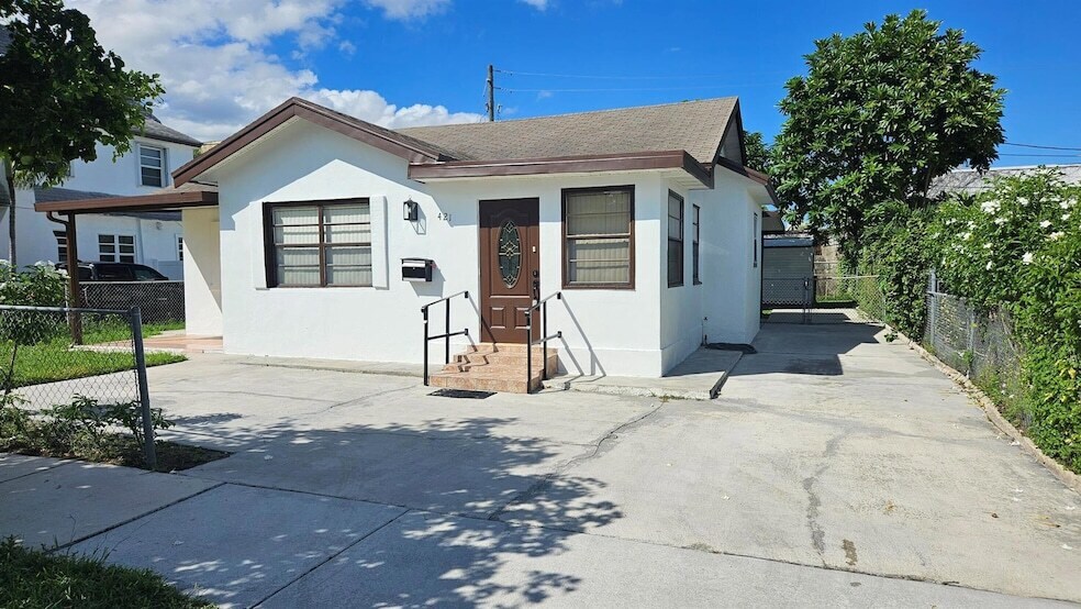 421 Ardmore Rd in West Palm Beach, FL - Building Photo