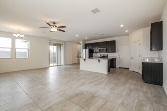 16663 W Sierra St in Surprise, AZ - Foto de edificio - Building Photo