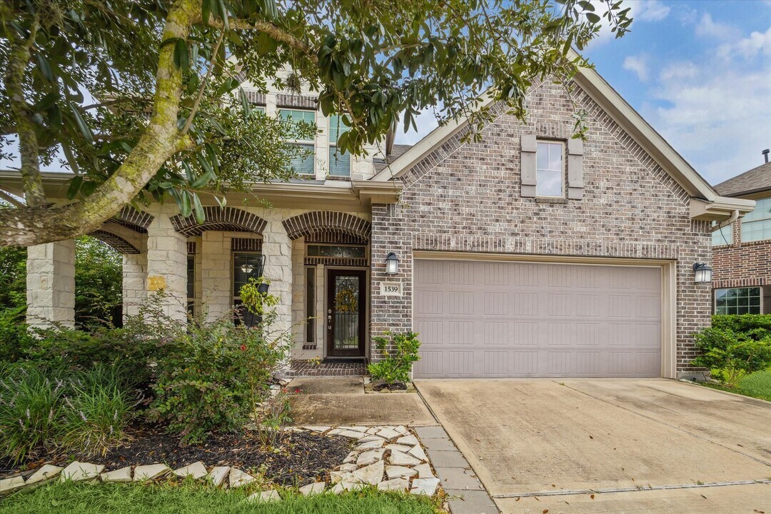 1539 Giles Dr in Richmond, TX - Building Photo