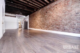 86 E 10th St in New York, NY - Building Photo - Building Photo
