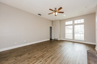 724 Nicole Dr, Unit 108 in Burleson, TX - Building Photo - Building Photo