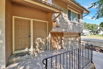 2025-2027 Rosewood Ct in Derby, KS - Foto de edificio - Building Photo