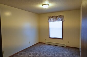 12 Cedars in Brooklyn, MI - Foto de edificio - Building Photo