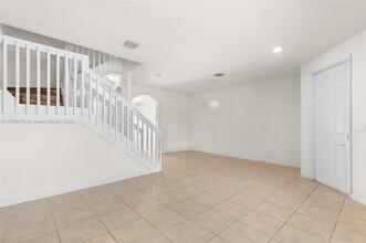9314 W 33rd Ln in Hialeah, FL - Building Photo - Building Photo