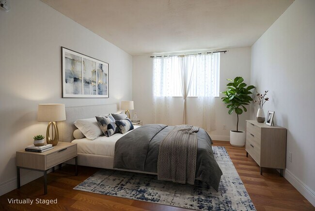 6020 NW 64th Ave in Tamarac, FL - Foto de edificio - Building Photo